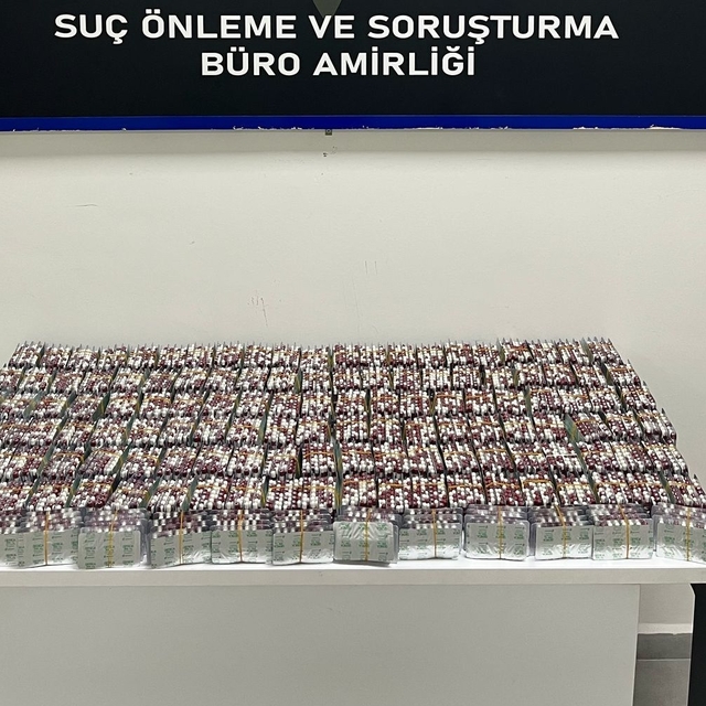 İzmir'de 15 bin 537 sentetik hap ele geçirildi