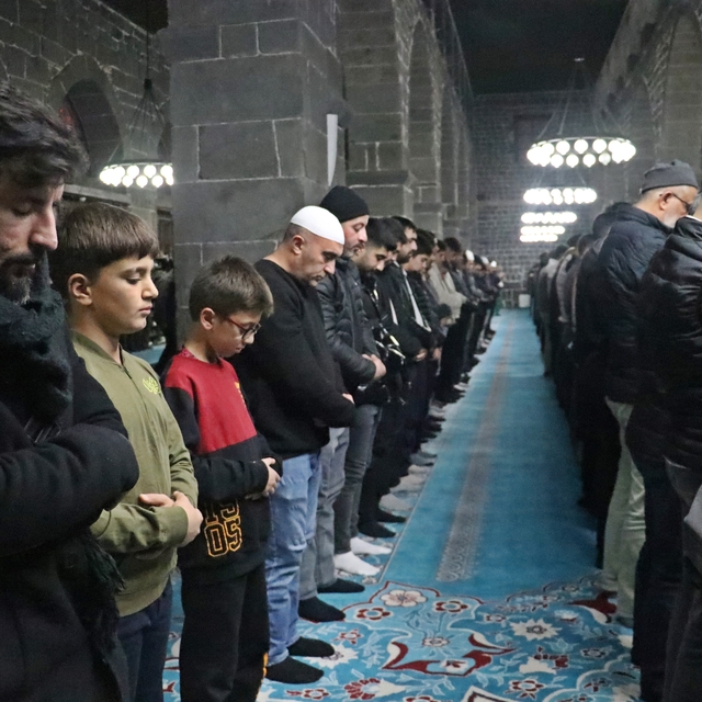 Diyarbakır'da ramazan ayının ilk teravih namazı kılındı