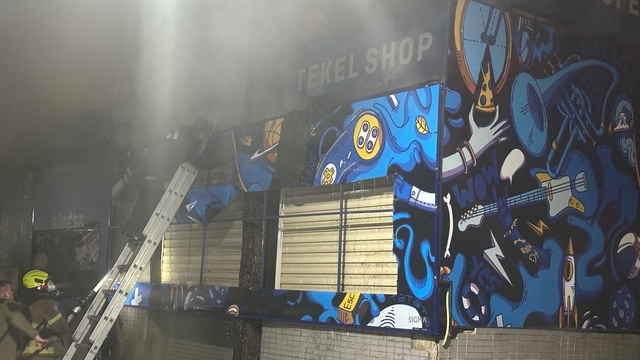 Yangında mahsur kalan köpeği itfaiye kurtardı