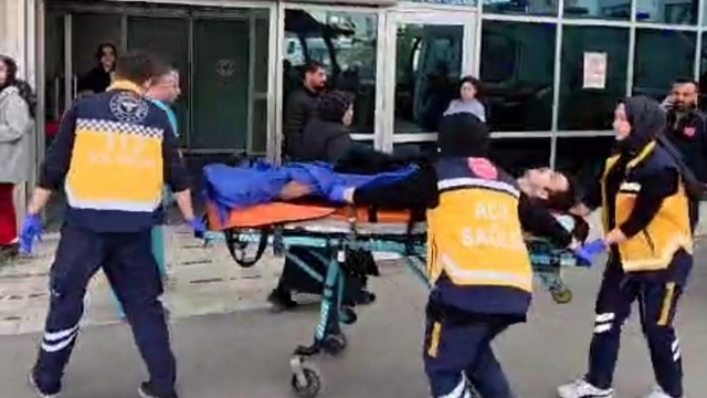 Evinde karşılaştığı kişi ve eşini bıçakladı