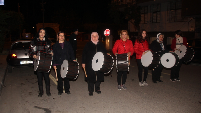 Mersin'de kadın ramazan davulcuları mesaiye başladı