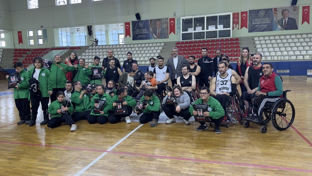 Down sendromlu çocuklardan Beşiktaş Tüpraş'a ziyaret