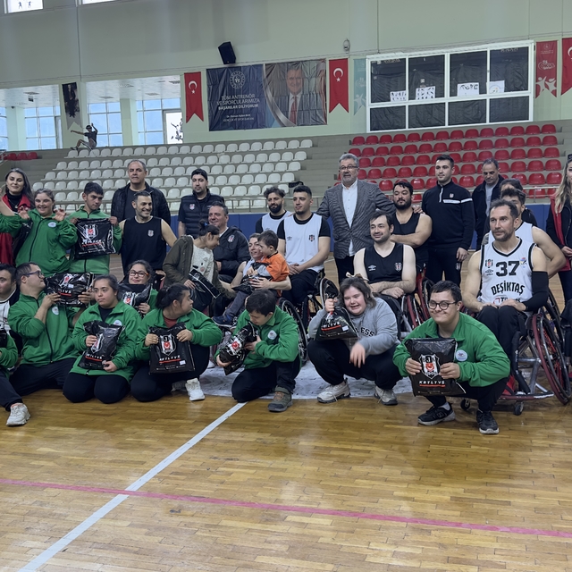 Down sendromlu çocuklardan Beşiktaş Tüpraş'a ziyaret