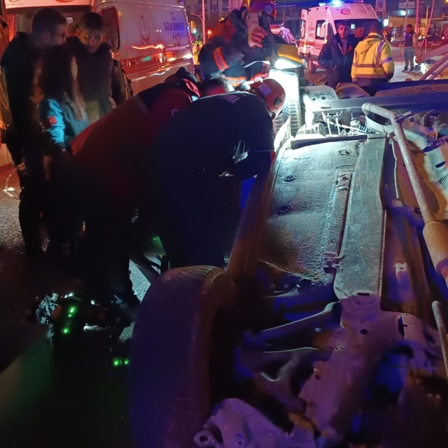 Malatya'da devrilen otomobildeki sürücü öldü, bir kişi yaralandı