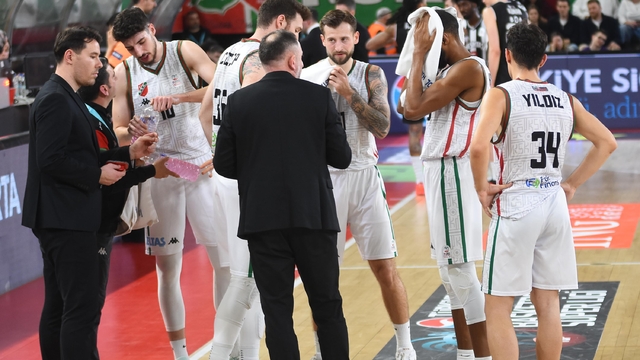 Karşıyaka potada ne yapsa olmuyor