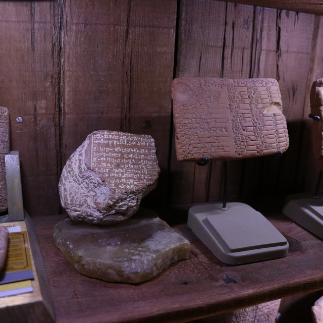 Astsubay emeklisi 23 yıldır taş ve kilden antik dönem eserlerin replikasını...