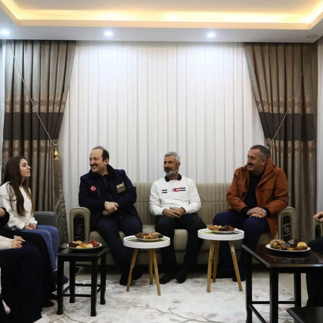 AFAD Başkanı'ndan depremzede aileye ziyaret