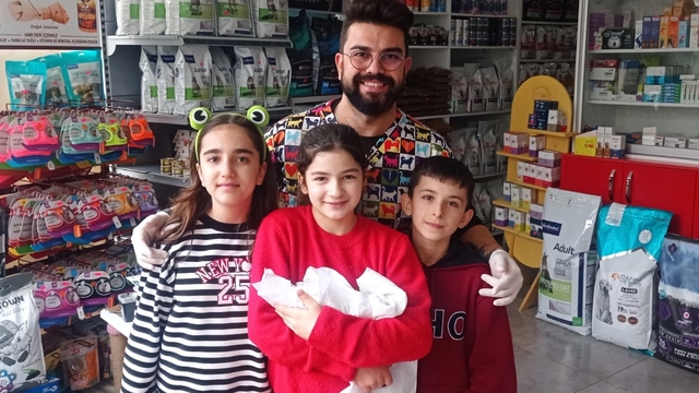 Balıkesir'de çocuklar soğuktan etkilenen köpeği kalp masajıyla hayata döndürdü