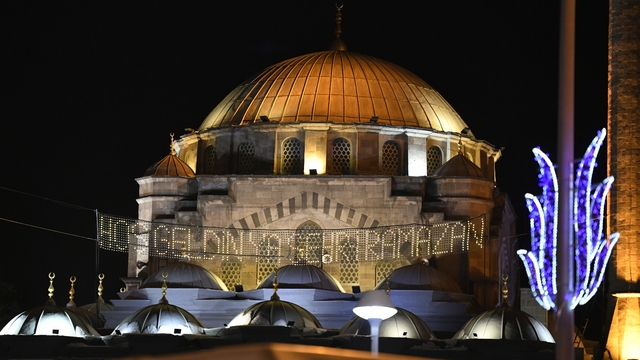 Büyükşehir Belediyesi şehri ramazana özgü simgelerle süsledi