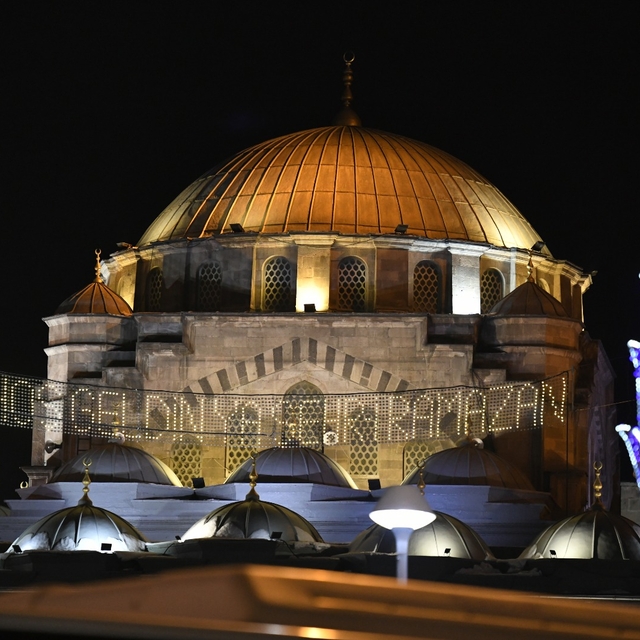 Büyükşehir Belediyesi şehri ramazana özgü simgelerle süsledi