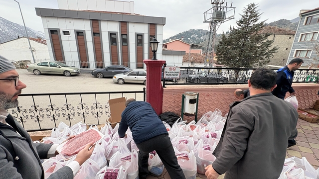 Ziyaret Belediyesi ihtiyaç sahibi ailelere gıda yardımı yaptı