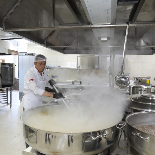 Çubuk'ta iftar hazırlığına gönüllü destek