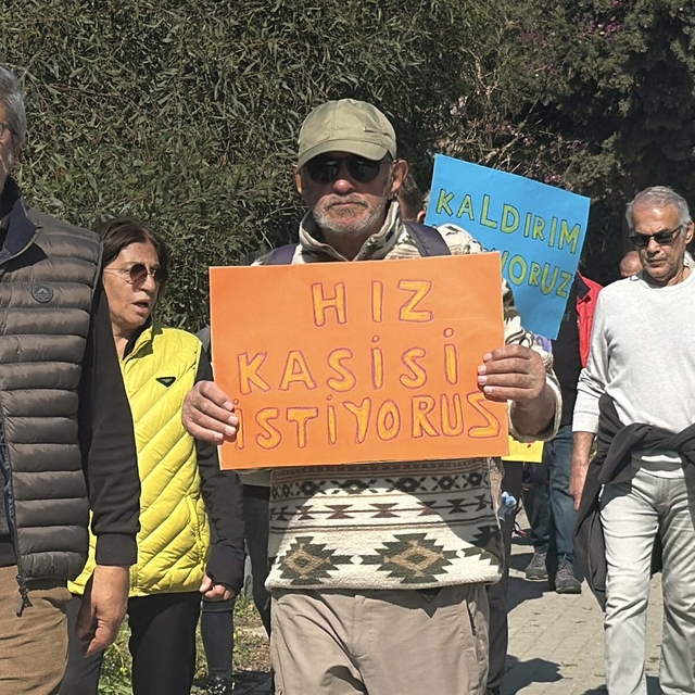 Engelli yayanın yaşamını yitirdiği yolda farkındalık için sessiz yürüyüş