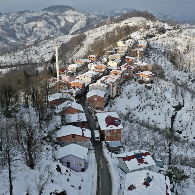 Ordu ile Samsun sınırındaki cadde üzerinde oruçlarını aynı anda açtılar