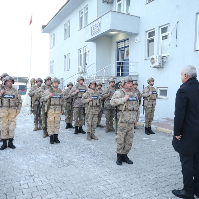 Muş Valisi Çakır, güvenlik güçleriyle iftar yaptı