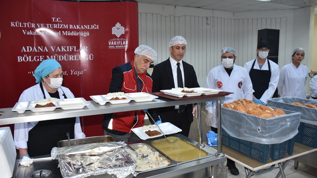 Adana Vakıflar Bölge Müdürlüğü iftar programı düzenledi