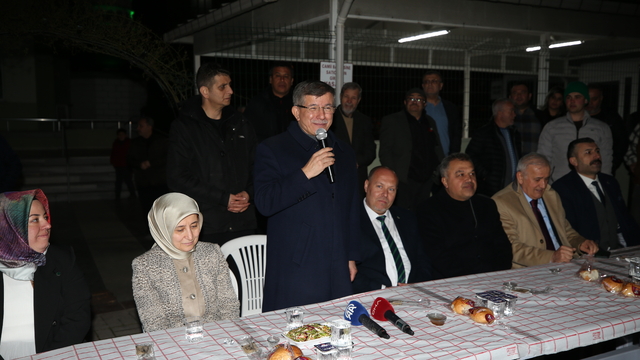 Gelecek Partisi Genel Başkanı Davutoğlu, Çanakkale'de iftara katıldı