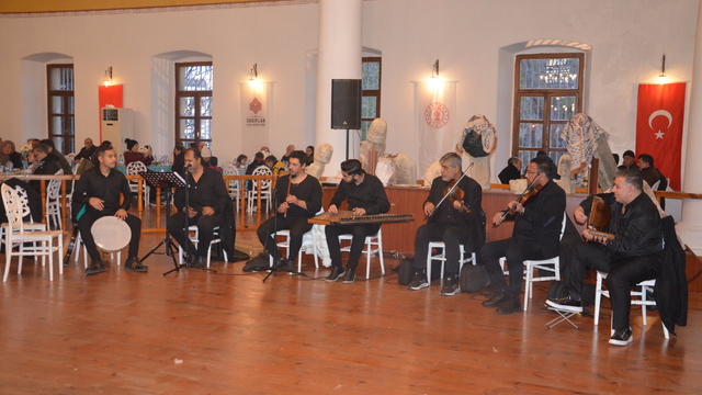 Gelibolu Mevlevihanesi'nde iftar programı gerçekleştirildi
