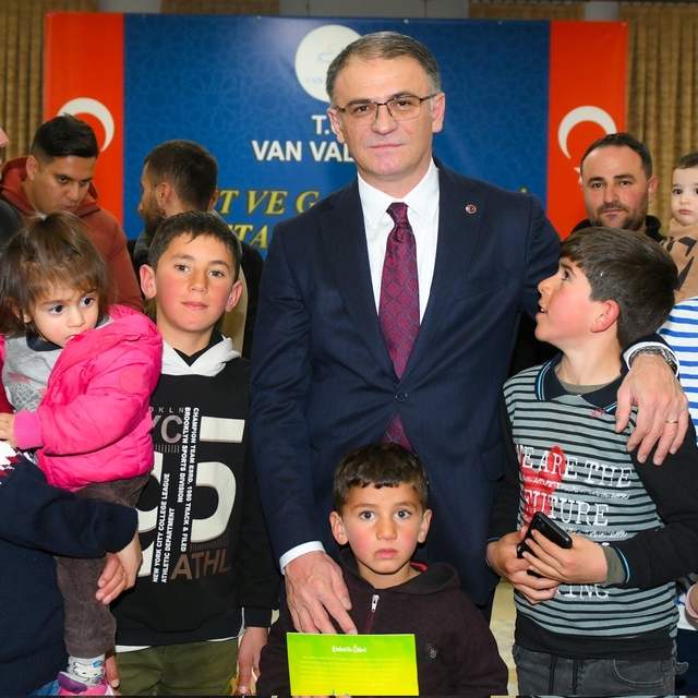 Van Valisi Balcı, şehit aileleri ve gazilerle iftar yaptı