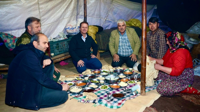 Gülnar Belediye Başkanı Önge, Yörüklerle iftar yaptı