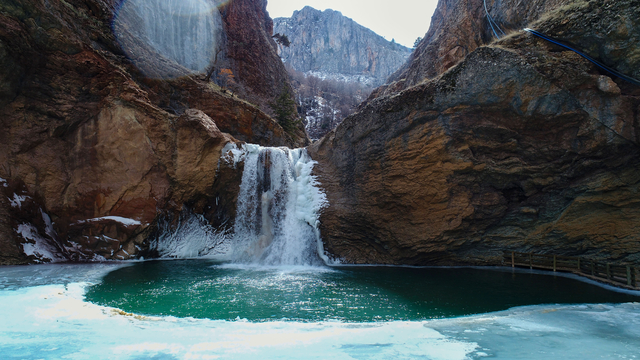 Konya'da Çetmi Şelalesi buz tuttu