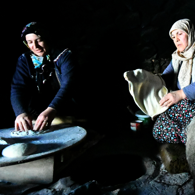 Kars'ta asırlık tandırlar ramazan sofraları için yandı