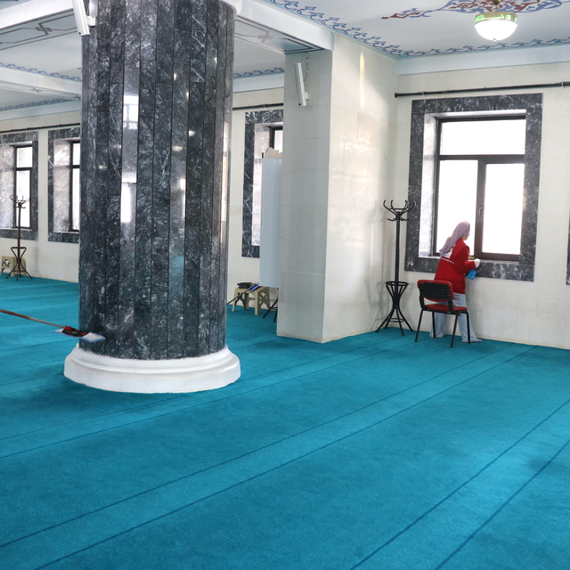 Ağrı'da Kızılay gönüllüleri camilerde temizlik çalışması yaptı