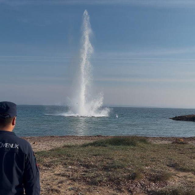 Bozcaada açıklarında bulunan mayın imha edildi