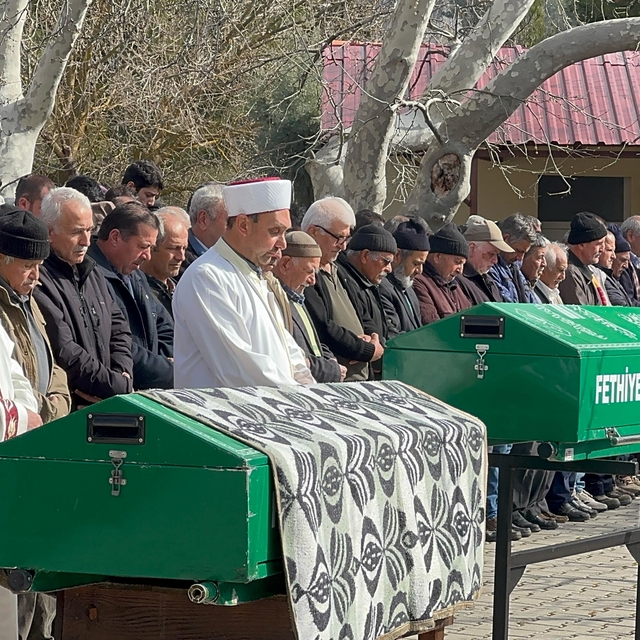 Muğla'da evde çıkan yangında ölen karı kocanın cenazeleri defnedildi