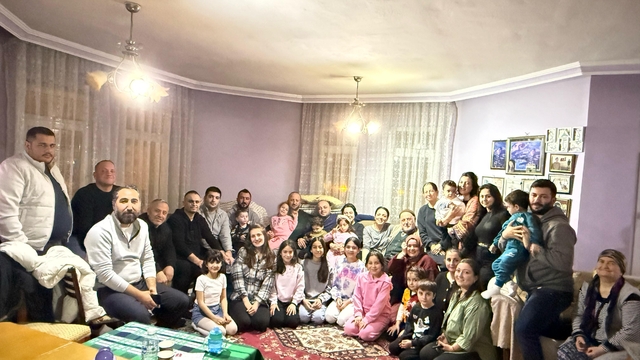 Kahramankazan'da Yusuf dedeye torunlarından iftar sürprizi