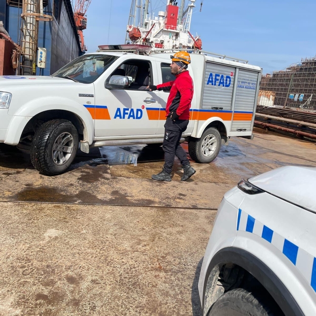 Yalova'da tersanede sepetli vinçten düşen işçi öldü