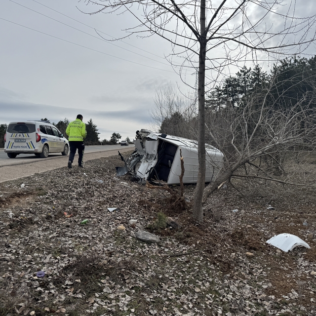Kastamonu'da devrilen minibüsteki 3 kişi yaralandı