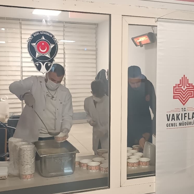 Erzurum ve Erzincan'daki hasta yakınlarının iftarlığı Vakıflar Bölge Müdürl...