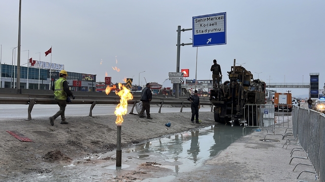 14 gündür yanan metan gazının 500 metre ilerisinde gaz açığa çıktı; gaz kontrollü şekilde alevlendirildi