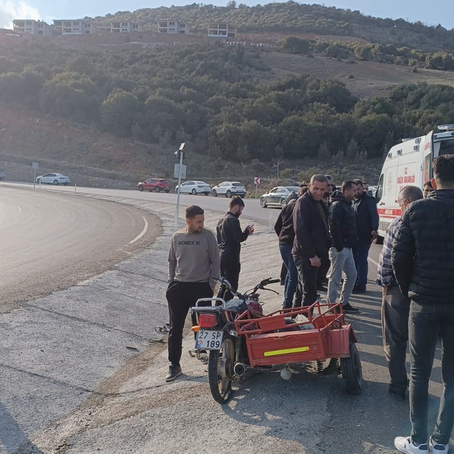 Gaziantep'te otomobil ile sepetli motosiklet çarpıştı: 1 ölü, 1 yaralı