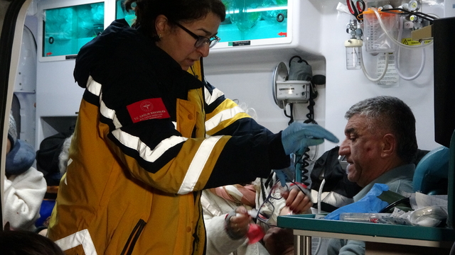 Çanakkale'de tur otobüsü yoldan çıktı; 11 yaralı