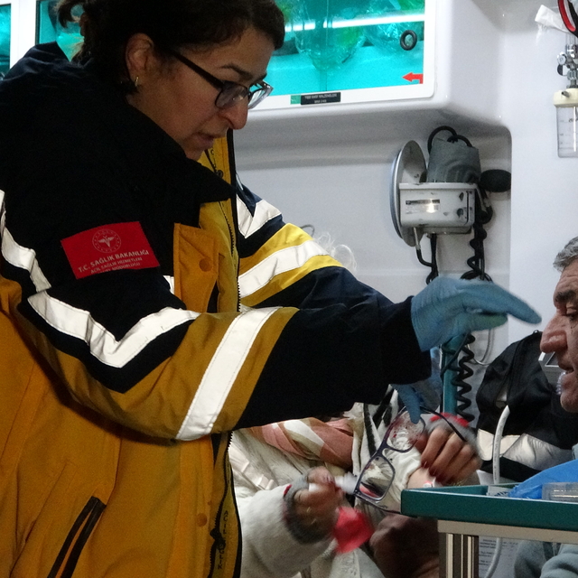 Çanakkale'de tur otobüsü yoldan çıktı; 11 yaralı