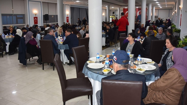 Gelibolu Belediyesinden şehit ailelerine iftar yemeği