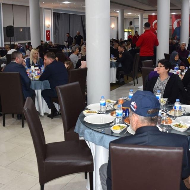 Gelibolu Belediyesinden şehit ailelerine iftar yemeği