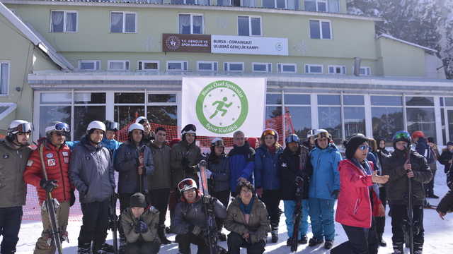 Otizmli gençler Uludağ'da kamp yaptı