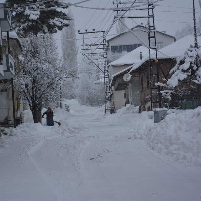 Başçiftlik ilçesinde kar yağışı etkili oldu