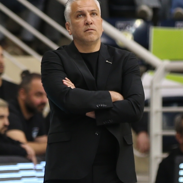 Ligin son sırasındaki Yukatel Merkezefendi Belediyesi Basket, Galatasaray g...