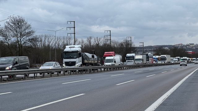 Anadolu Otoyolu'nun Kocaeli kesimindeki kaza ulaşımı aksattı