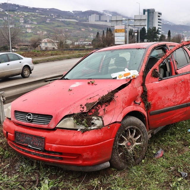 Samsun'da meydana gelen zincirleme trafik kazasında 11 araç hasar gördü
