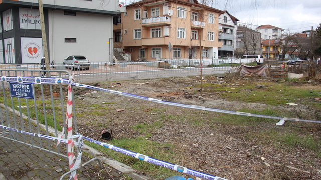 Sondaj çalışmalarında bir noktada gaz çıkışı, diğerinde yangın sürüyor