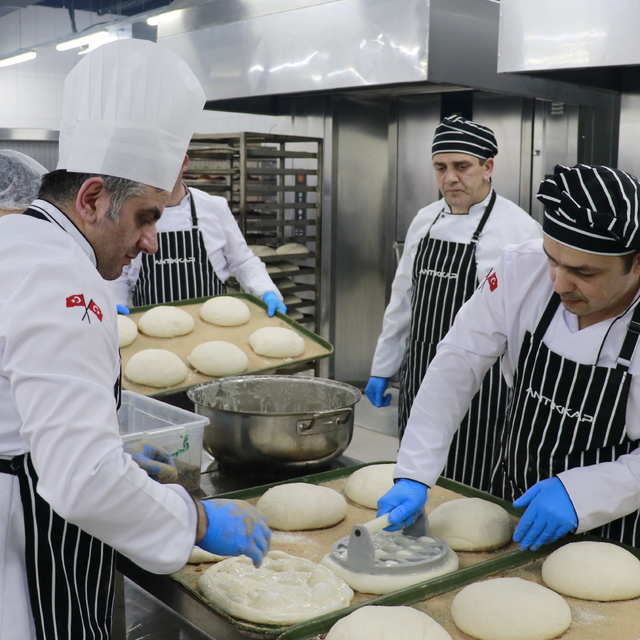 "Hızır41 Afet Mutfağı"nda ramazanda 1 milyon 200 bin pide üretilecek