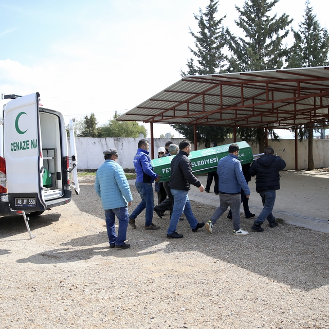 Fethiye'de 19 yıl önce öldürüldüğü anlaşılan kişinin cenazesi defnedildi