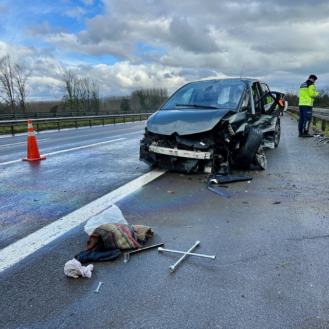 Anadolu Otoyolu'nda iki aracın karıştığı kazada 1 kişi yaralandı