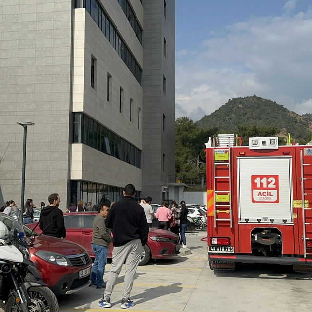 Marmaris Devlet Hastanesi'nde çıkan yangın, yarım saatte söndürüldü