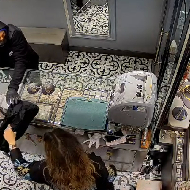 Silahla kuyumcu dükkanını soymaya çalışan şüpheli tutuklandı